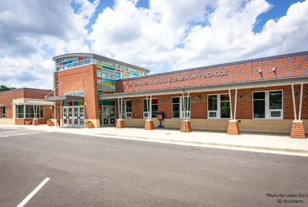 Photo by Smolen Emr Ilkovitch Architects